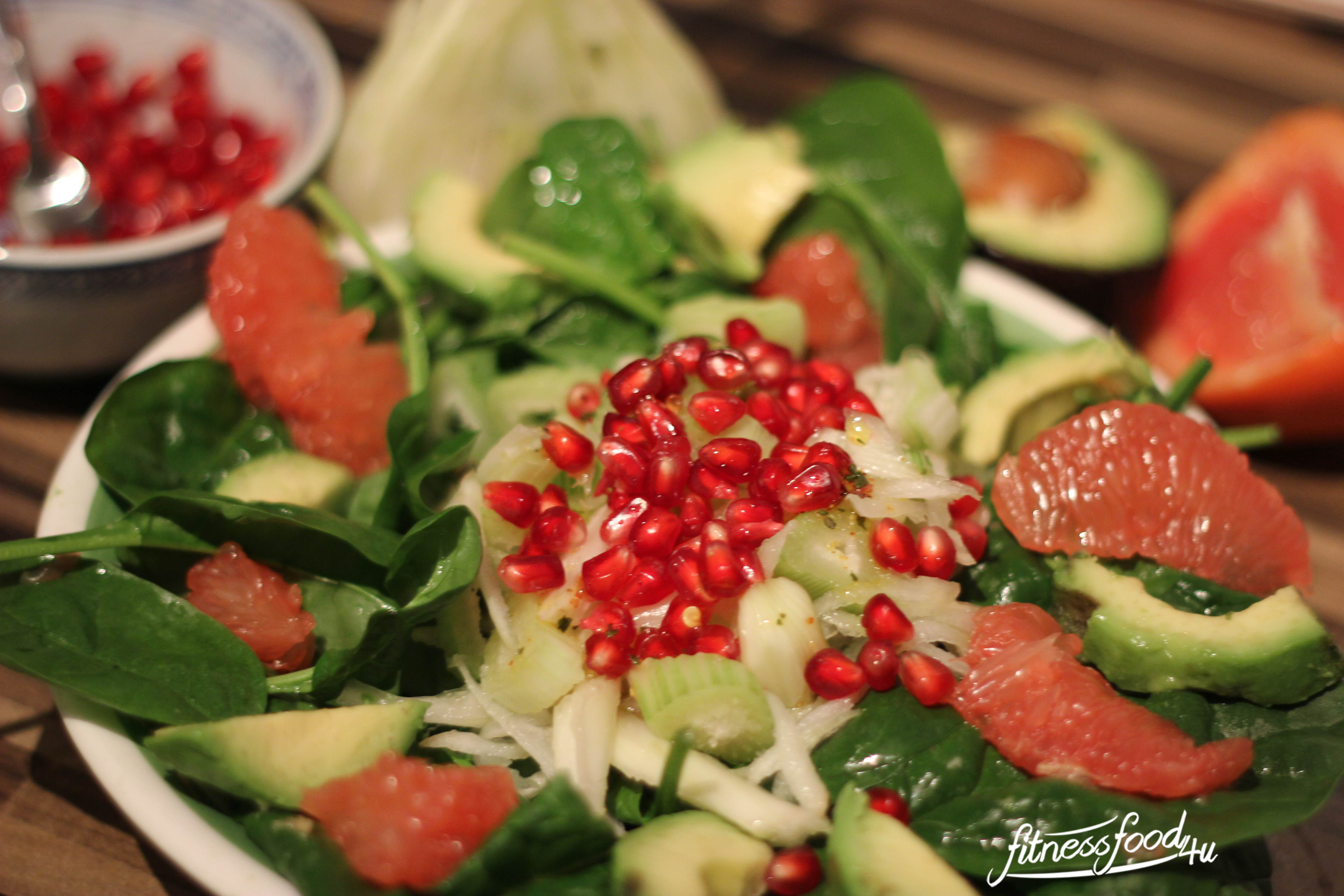 Salat mit Avocado, Granatapfel, Fenchel und Grapefruit • fitnessfood4u